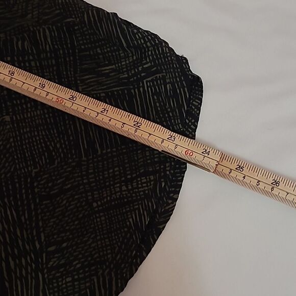 Converse one star sheer olive green print sleeveless blouse size M womens - Picture 5 of 10